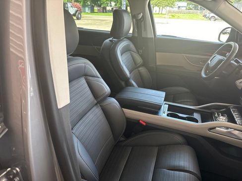 Used 2025 Lincoln Nautilus Reserve AWD/4WD image 20