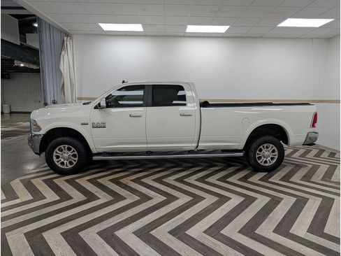 Used 2018 RAM 2500 Laramie w/ Convenience Group image 3