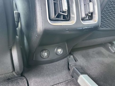 Used 2023 Kia Sorento EX AWD/4WD image 11