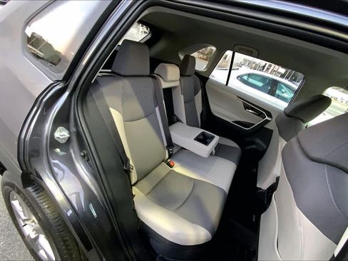 Used 2024 Toyota RAV4 XLE image 19