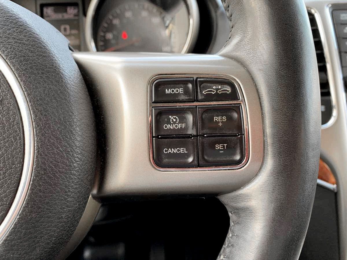Used 2013 Jeep Grand Cherokee Overland w/ Advance Technology Group AWD/4WD image 26
