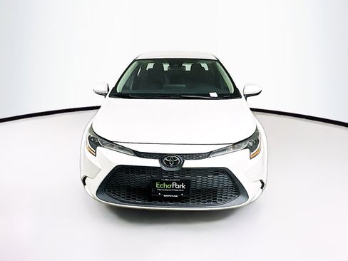 Used 2021 Toyota Corolla LE w/ Carpet Mat Package (TMS) FWD image 2