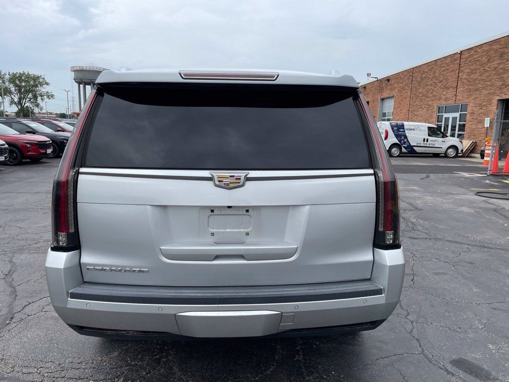 Used 2015 Cadillac Escalade Luxury AWD/4WD image 4