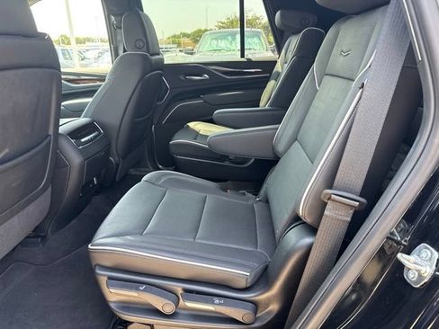 Used 2024 Cadillac Escalade Premium Luxury w/ Performance Package AWD/4WD image 15