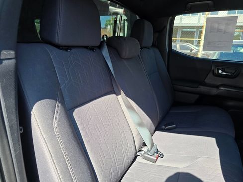 Used 2019 Toyota Tacoma TRD Off-Road w/ Technology Package AWD/4WD image 11