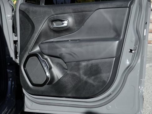 Used 2020 Jeep Renegade Altitude image 36