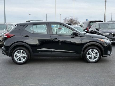Used 2025 Nissan Kicks Play S image 2