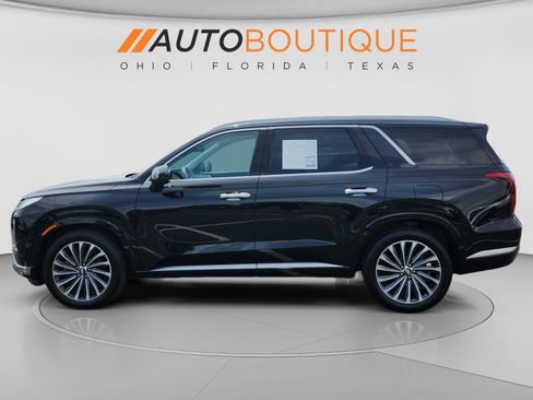 Used 2025 Hyundai Palisade AWD image 2