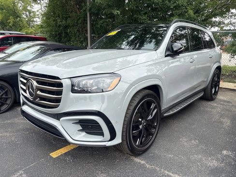 Used 2025 Mercedes-Benz GLS 580 4MATIC image 4