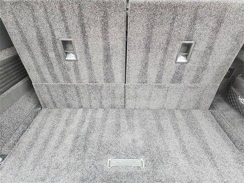 Used 2023 Land Rover Range Rover Long Wheelbase SE image 32