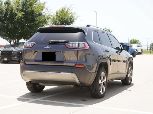 Used 2019 Jeep Cherokee Limited FWD image 9