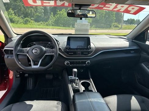 Used 2024 Nissan Altima 2.5 SV FWD image 29