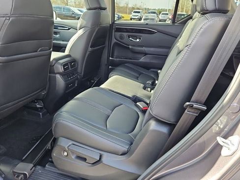 Used 2025 Honda Pilot Touring image 16