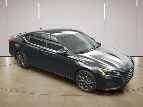 Certified 2025 Nissan Altima 2.5 SR FWD image 30