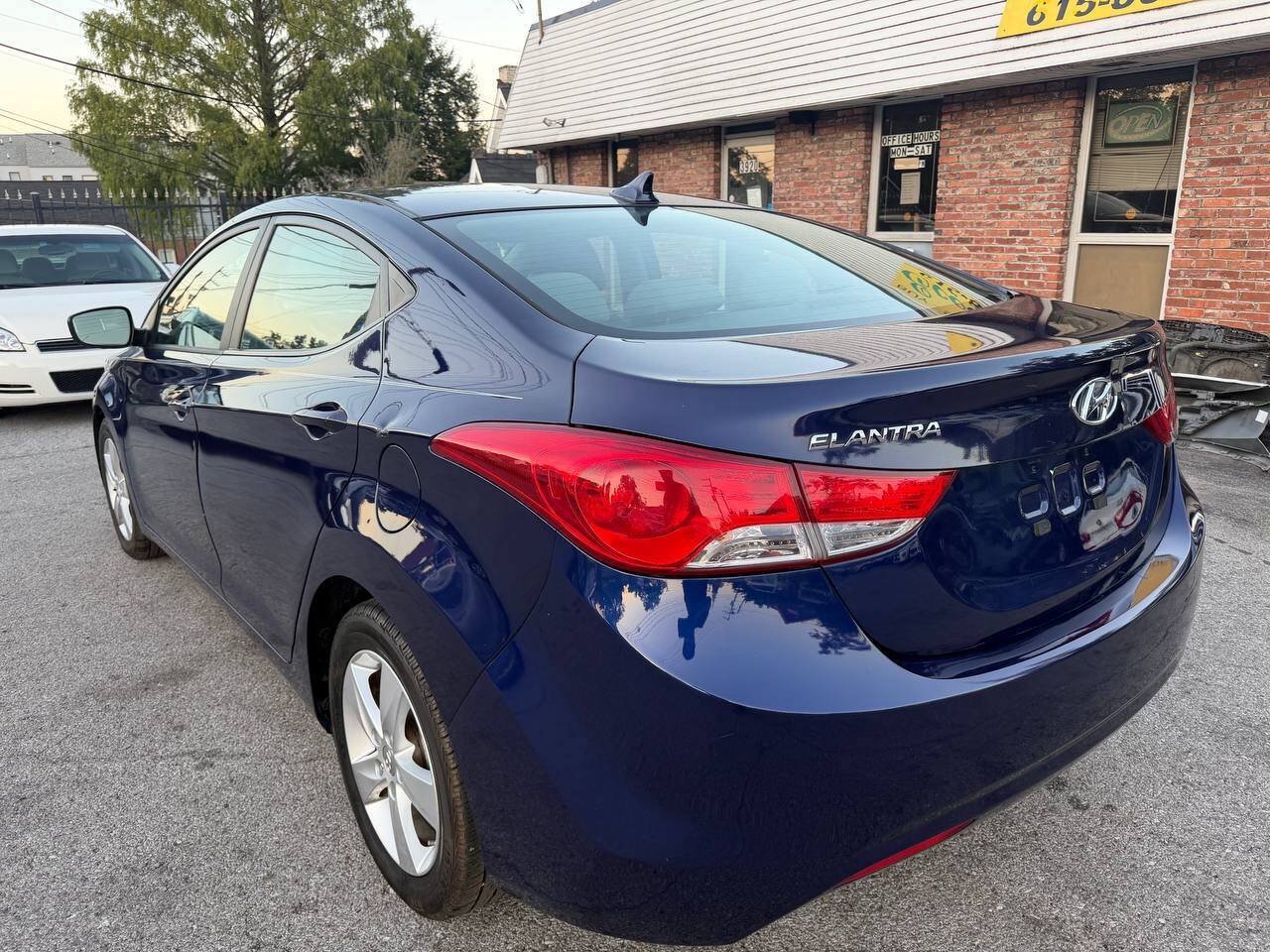 Used 2013 Hyundai Elantra GLS w/ Preferred Pkg FWD image 12