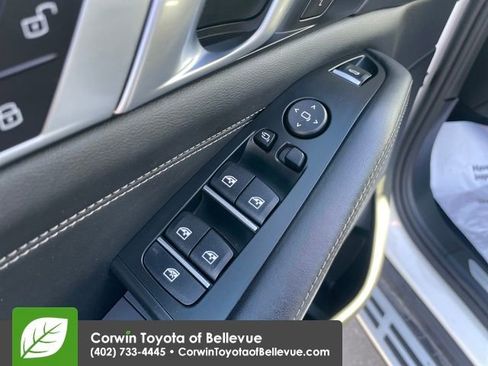 Used 2025 BMW X5 xDrive50e AWD/4WD image 19