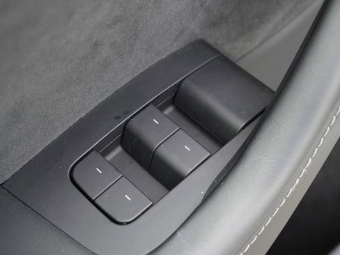 Used 2023 Tesla Model Y AWD image 9