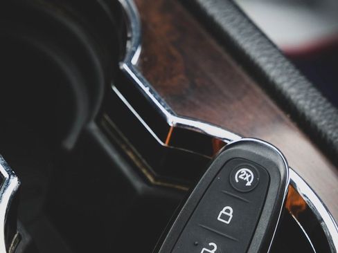 Used 2017 Lincoln Navigator Select image 9