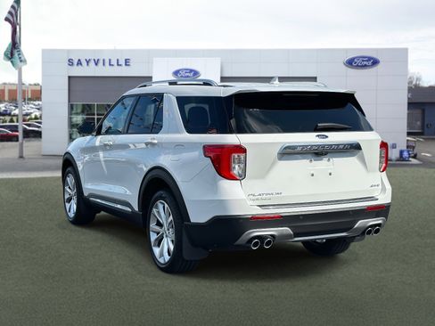 Used 2023 Ford Explorer Platinum w/ Technology Package image 4