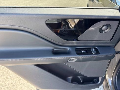 New 2025 Lincoln Aviator AWD w/ Equipment Group 101A image 20