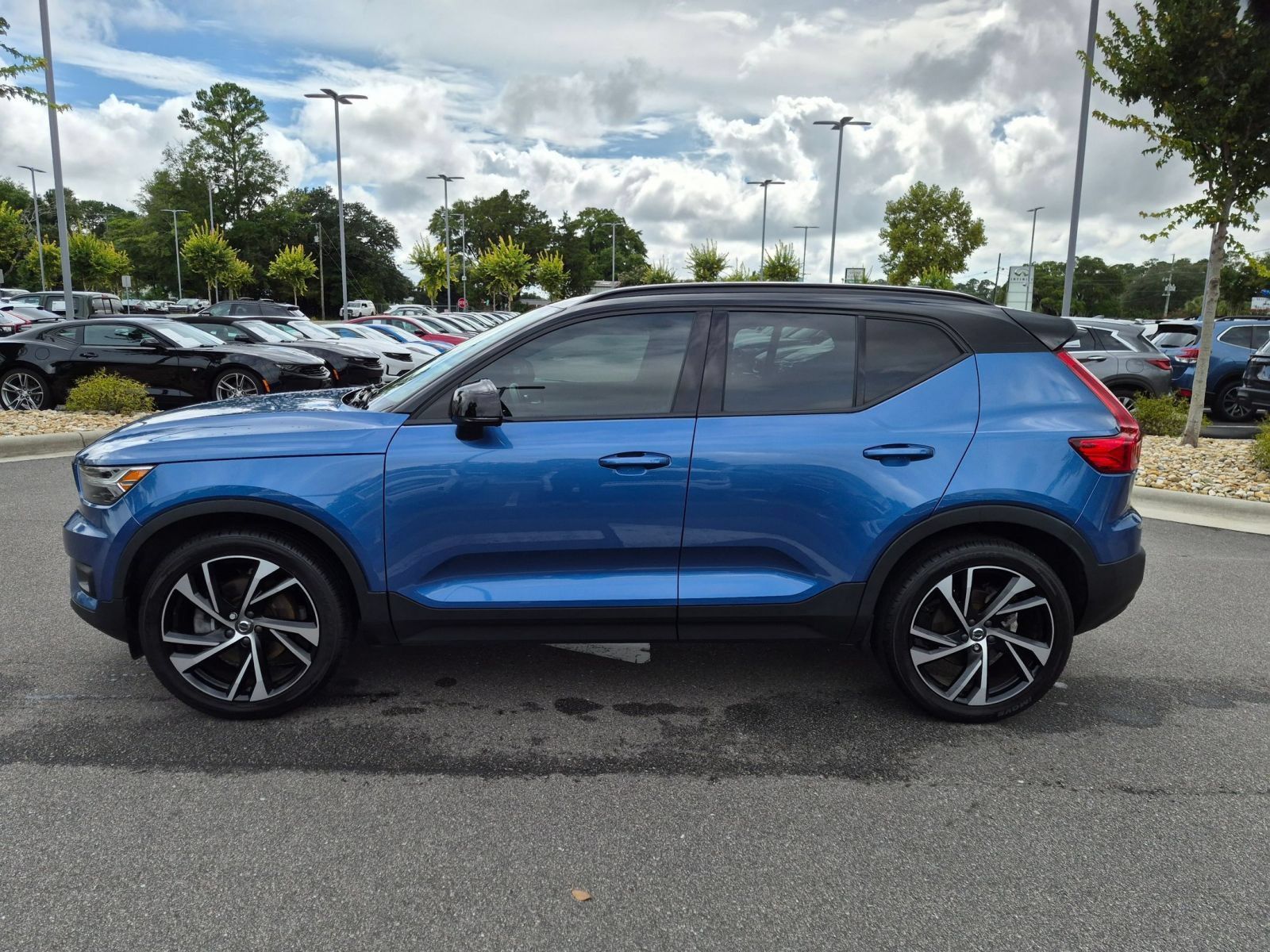 Used 2021 Volvo XC40 T5 R-Design w/ Climate Package AWD/4WD image 6