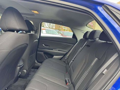 Certified 2025 Hyundai Elantra SEL image 11