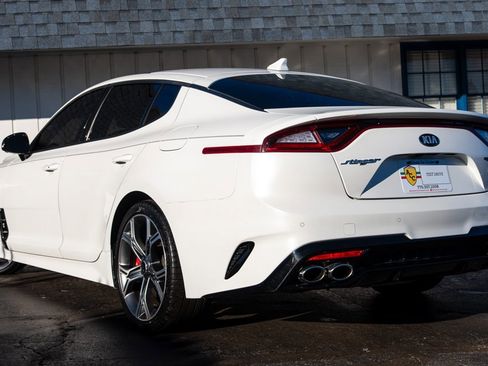Used 2019 Kia Stinger GT2 image 3