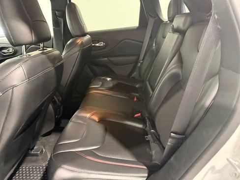 Used 2020 Jeep Cherokee Trailhawk image 9