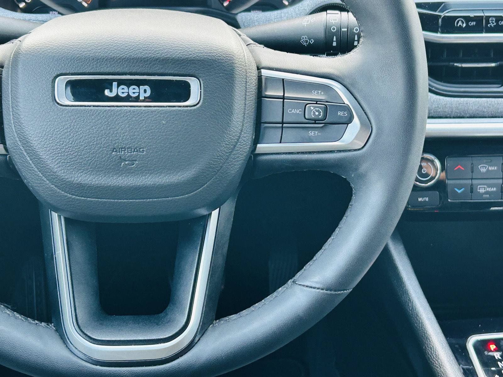 Used 2025 Jeep Compass Latitude AWD/4WD image 14