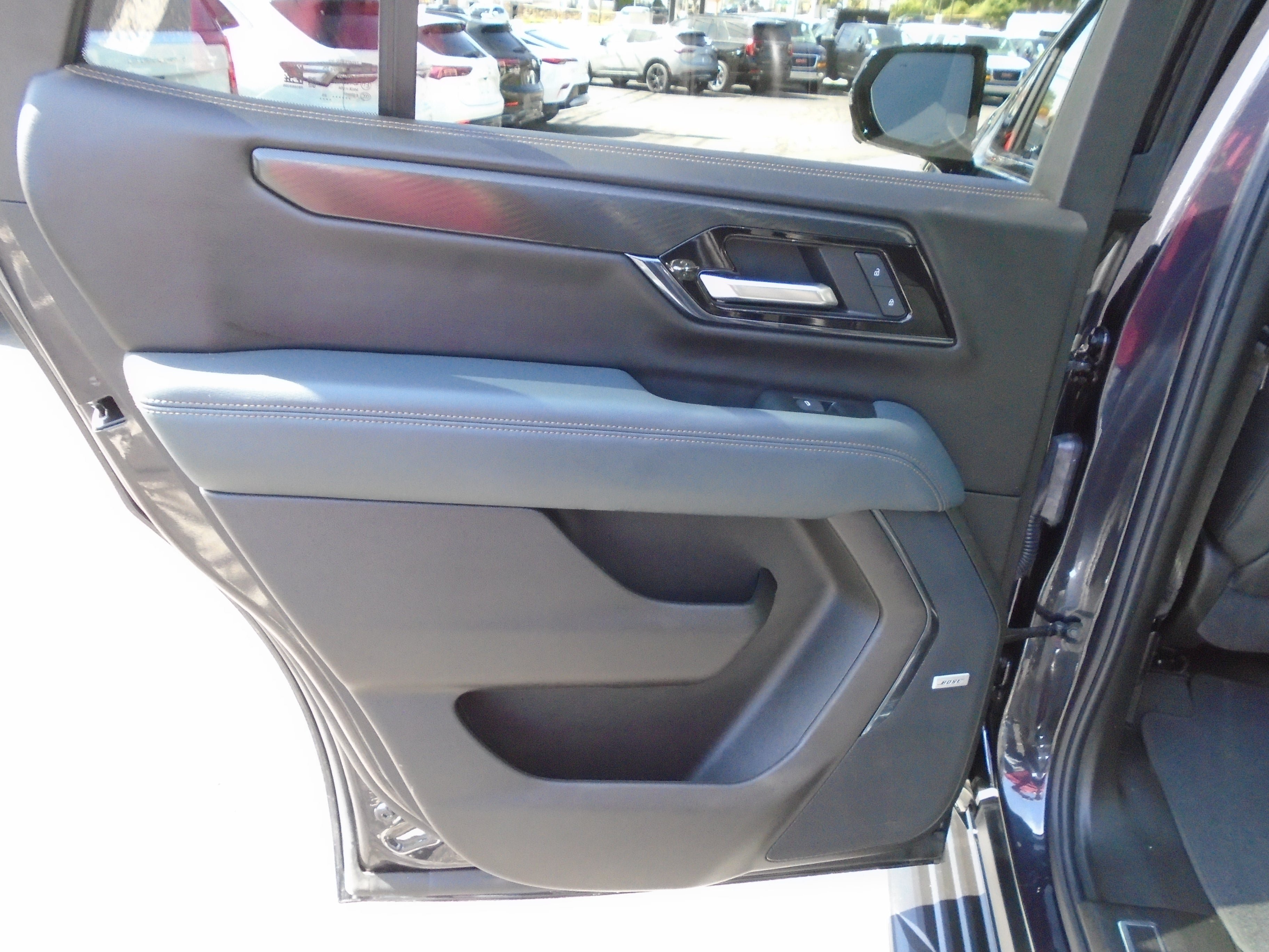 Used 2025 GMC Yukon AT4 AWD/4WD image 51
