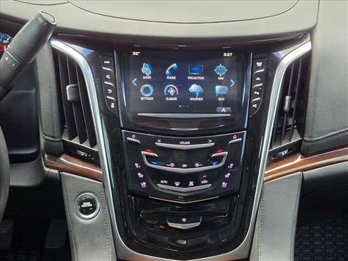 Used 2019 Cadillac Escalade Luxury AWD/4WD image 15