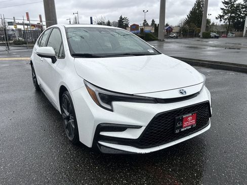 Certified 2024 Toyota Corolla SE w/ SE Package image 3