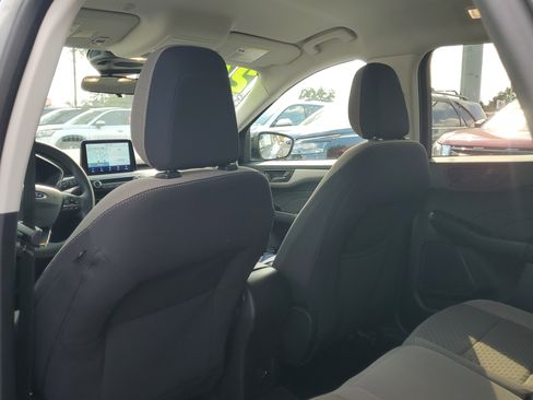 Used 2022 Ford Escape SE w/ SE Sport Appearance Package image 12