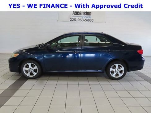 Used 2012 Toyota Corolla LE w/ Premium Pkg image 3