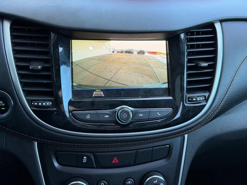 Used 2019 Chevrolet Trax LT w/ LT Convenience Package image 11