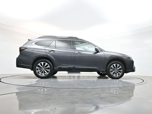 Used 2023 Subaru Outback Touring AWD/4WD image 40