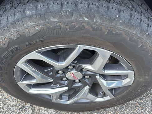 Used 2025 GMC Sierra 1500 SLT w/ SLT Premium Plus Package AWD/4WD image 12