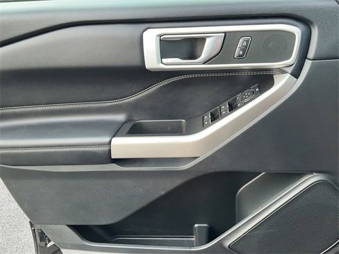 Used 2022 Ford Explorer XLT w/ Equipment Group 202A image 12