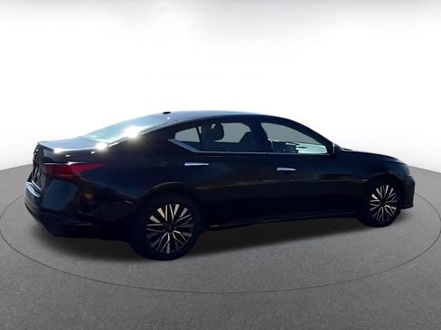 Used 2025 Nissan Altima 2.5 SV image 9