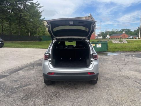 Used 2025 Jeep Compass Limited image 30