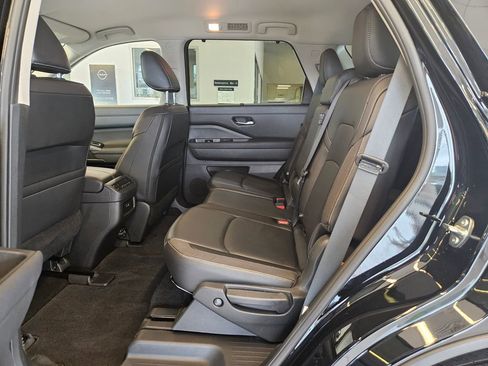 Used 2025 Nissan Pathfinder SL AWD/4WD image 25