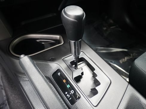 Used 2018 Toyota RAV4 LE FWD image 19