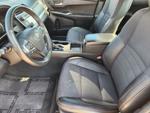 Used 2017 Toyota Camry SE image 13