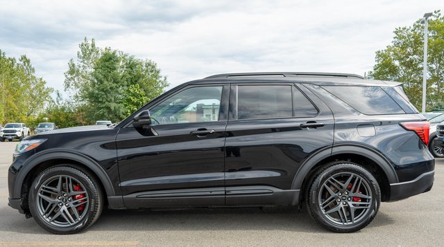 Certified 2025 Ford Explorer ST AWD/4WD image 9