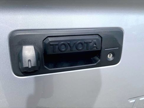 Used 2019 Toyota Tundra SR5 AWD/4WD image 32