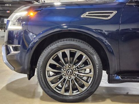 Used 2023 Nissan Armada Platinum w/ Captain's Chairs Package RWD image 5