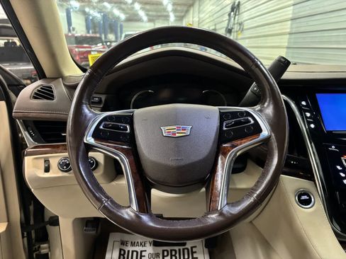 Used 2016 Cadillac Escalade Luxury AWD/4WD image 15