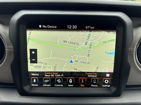 Used 2022 Jeep Wrangler Unlimited Sahara AWD/4WD image 23