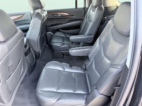 Used 2020 Cadillac Escalade ESV 2WD image 30