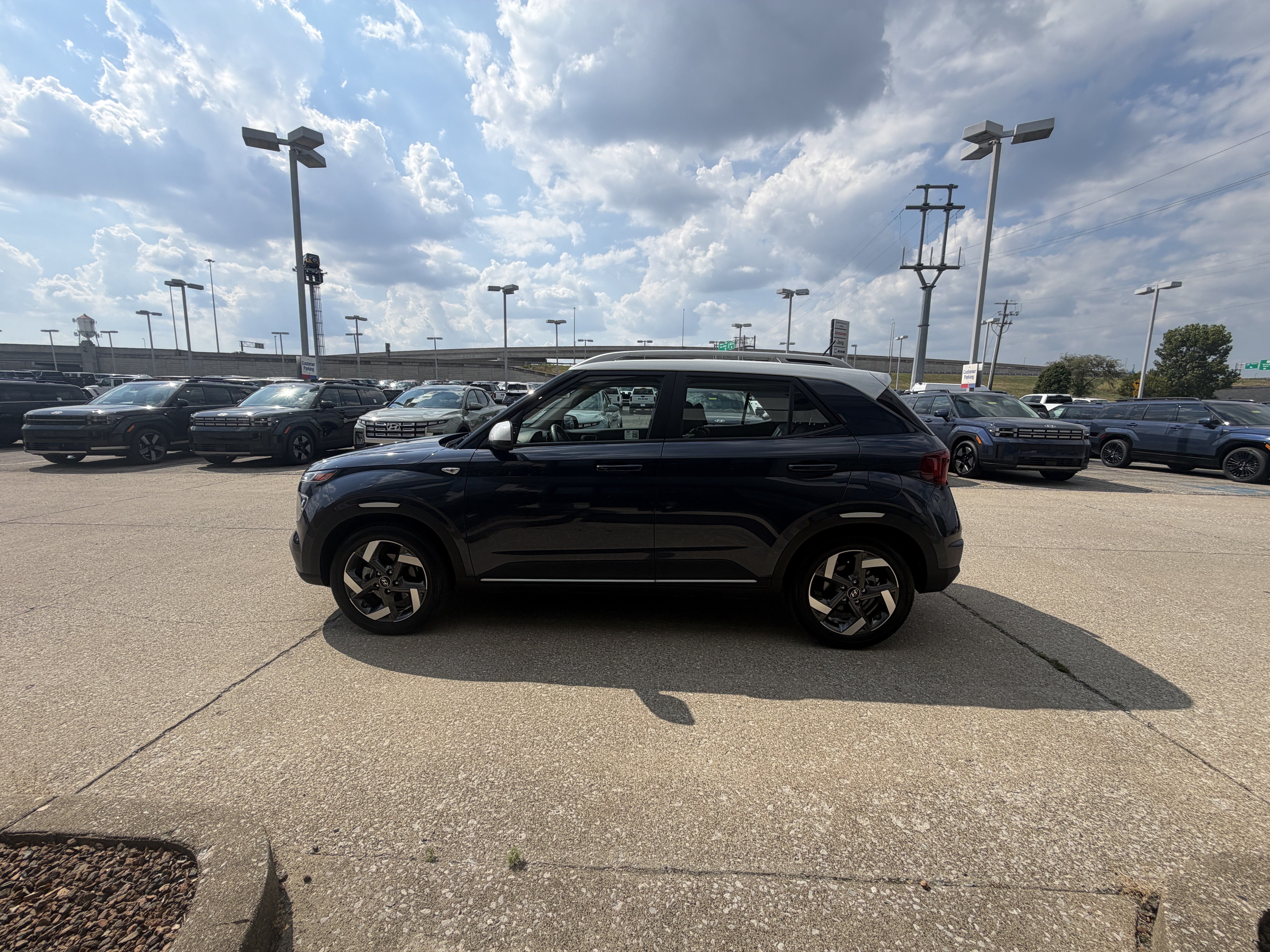 Certified 2025 Hyundai Venue Limited FWD image 13